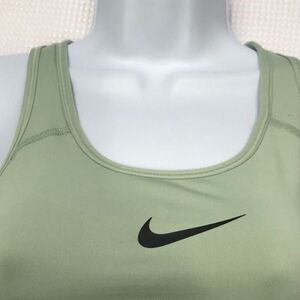 Nike active lint green sports bras size S…0318
